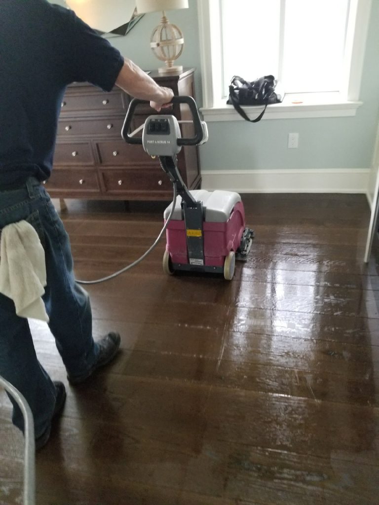 Cleaning a hardwood floor - The Carpet Doctor Inc.